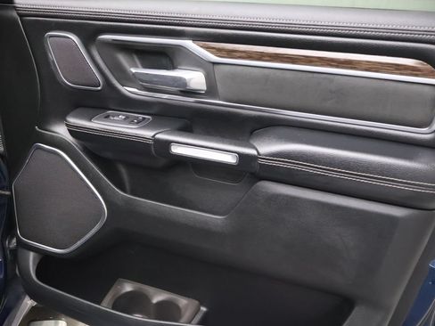 Used 2019 RAM 1500 Laramie AWD/4WD image 11