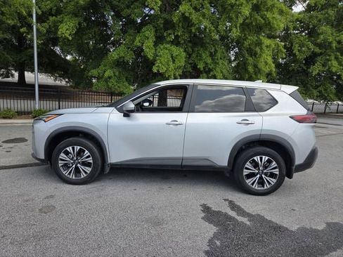 Used 2023 Nissan Rogue SV FWD image 2
