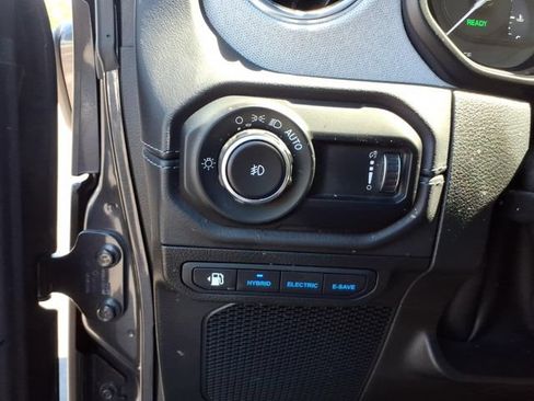 Used 2025 Jeep Wrangler Unlimited Sahara AWD/4WD image 7