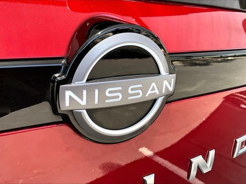 Used 2023 Nissan Pathfinder SL FWD image 31
