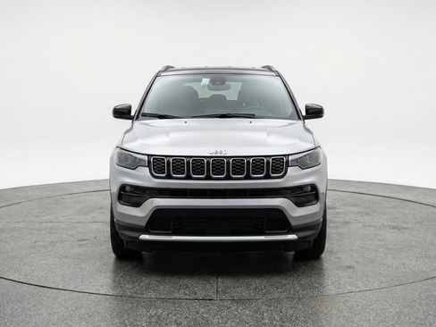 Used 2025 Jeep Compass Limited AWD/4WD image 2