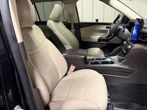 Used 2020 Ford Explorer Platinum w/ Premium Technology Package AWD/4WD image 31