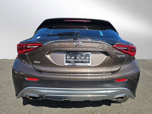 Used 2018 INFINITI QX30 Premium w/ Technology Package image 4