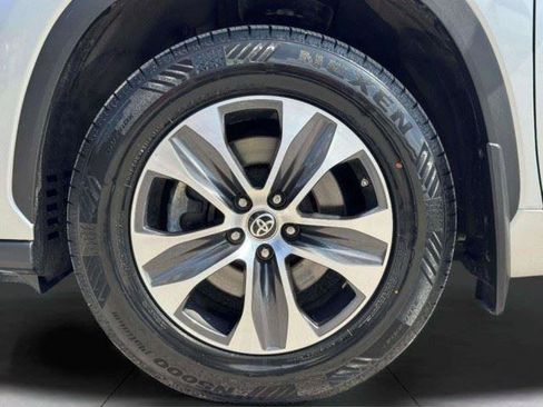 Used 2021 Toyota Highlander XLE AWD/4WD image 72