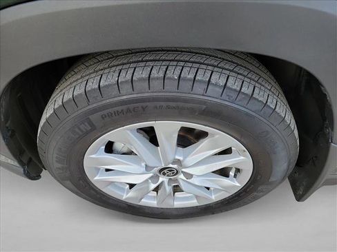 Used 2025 Toyota Corolla Cross LE FWD image 9