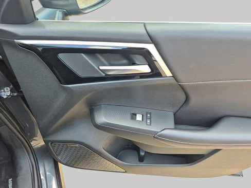 New 2025 Mitsubishi Outlander SE image 47