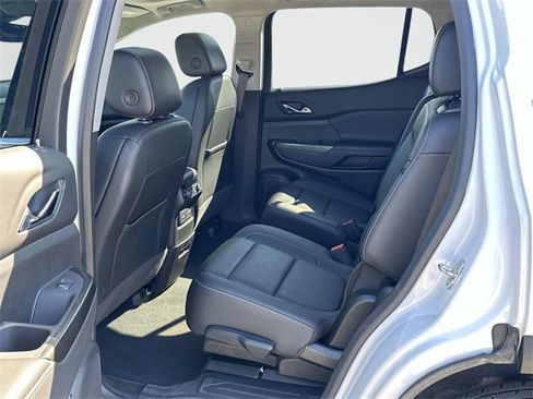 Used 2023 GMC Acadia SLT w/ Preferred Package image 17