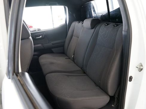 Used 2018 Toyota Tacoma TRD Sport w/ Technology Package image 39