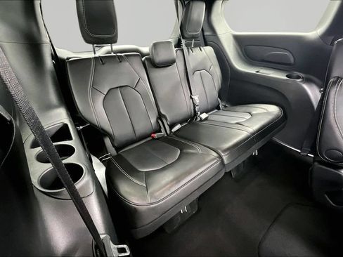 Used 2025 Chrysler Pacifica Select FWD image 28