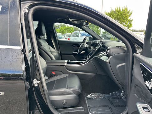 Used 2024 Mercedes-Benz GLC 300 4MATIC image 35
