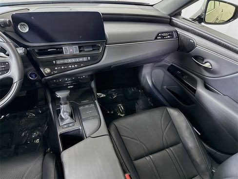 Used 2022 Lexus ES 300h w/ Luxury Package image 28