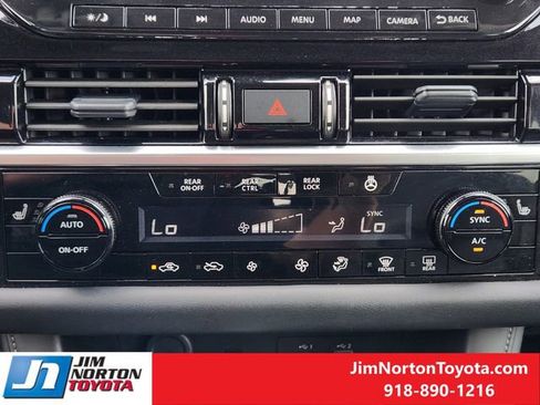 Used 2025 Nissan Pathfinder SL FWD image 21