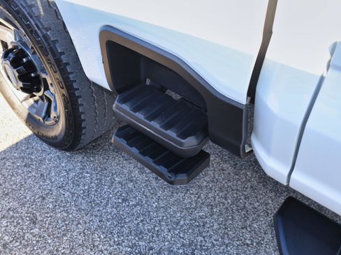 Used 2024 Ford F250 Lariat w/ Sport Appearance Package image 11