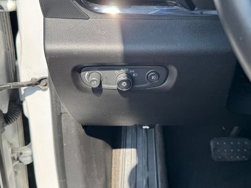 Used 2018 Chevrolet Traverse Premier w/ Driver Confidence II Package FWD image 19