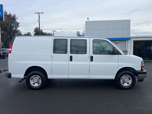 Used 2024 Chevrolet Express 2500 w/ Driver Convenience Package image 4