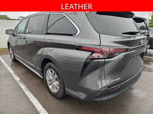 Used 2025 Toyota Sienna XLE AWD/4WD image 4