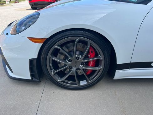 Used 2021 Porsche 718 Cayman GT4 RWD image 16