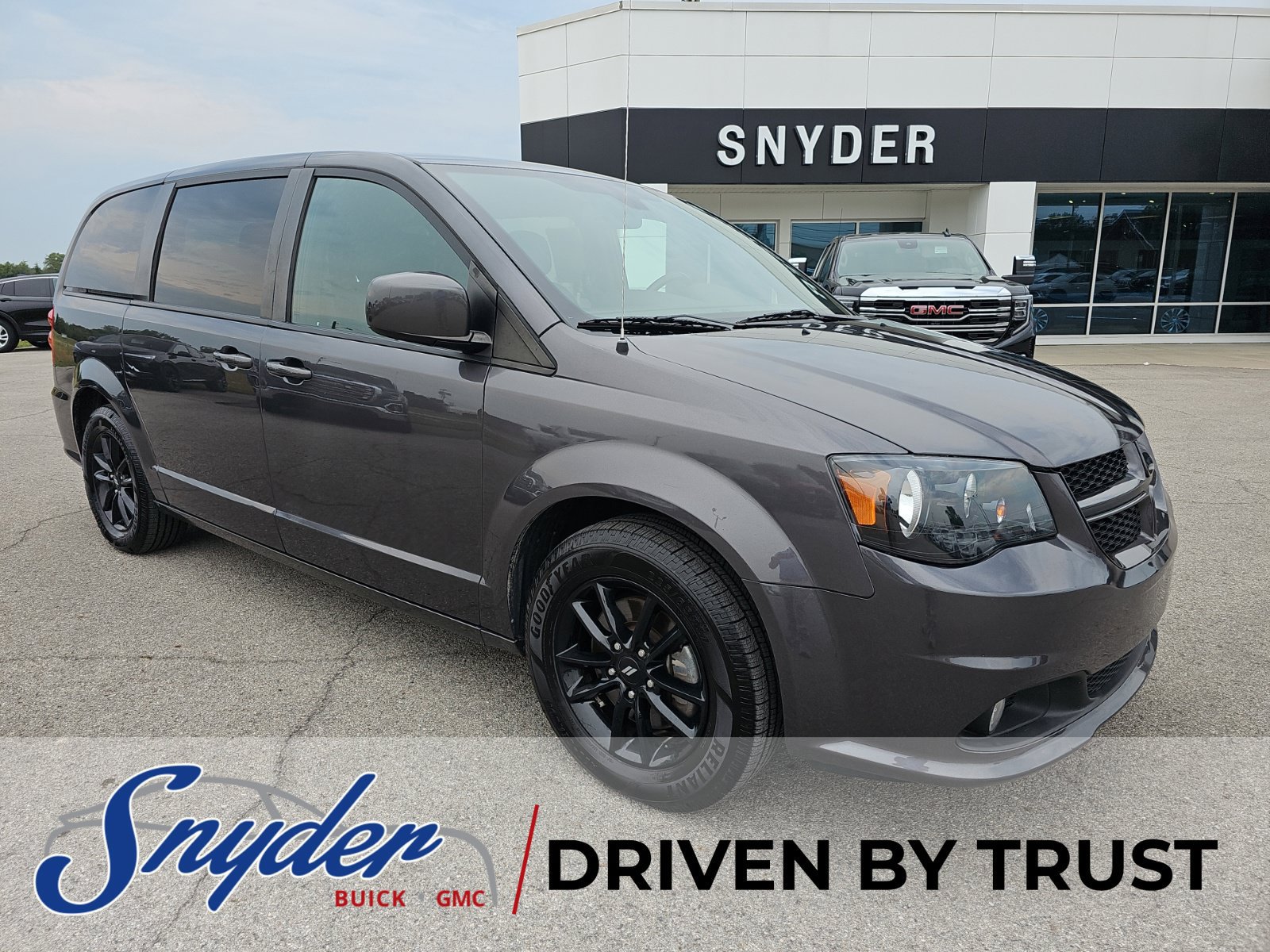 Used 2020 Dodge Grand Caravan GT FWD image 2