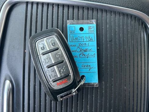 Used 2021 Chrysler Pacifica Limited AWD/4WD image 55