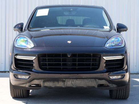 Used 2017 Porsche Cayenne Turbo image 6