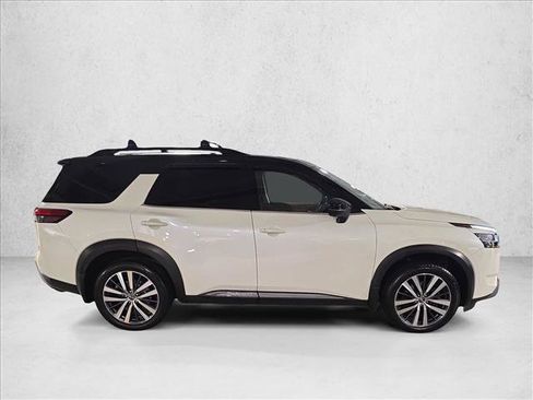 Used 2022 Nissan Pathfinder Platinum w/ Cargo Package AWD/4WD image 4