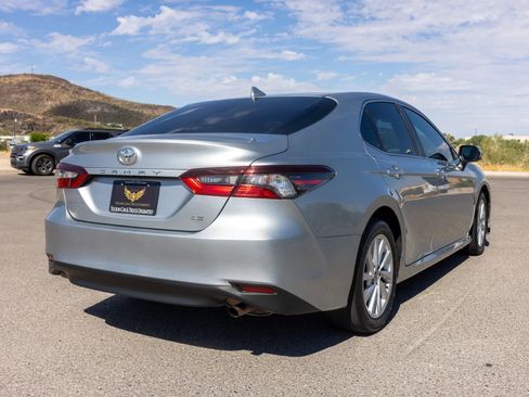Used 2021 Toyota Camry LE image 6