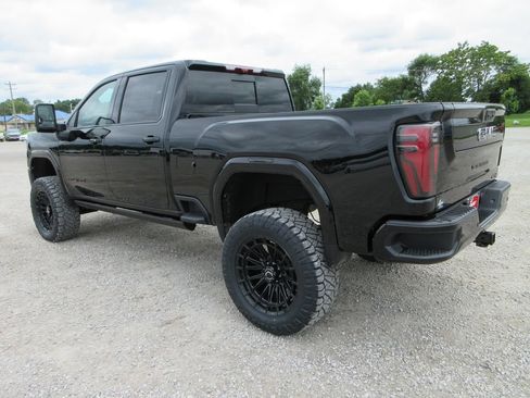 New 2026 GMC Sierra 2500 AT4 w/ AT4 Premium Plus Package AWD/4WD image 11