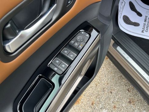 Used 2024 Nissan Pathfinder Platinum image 13