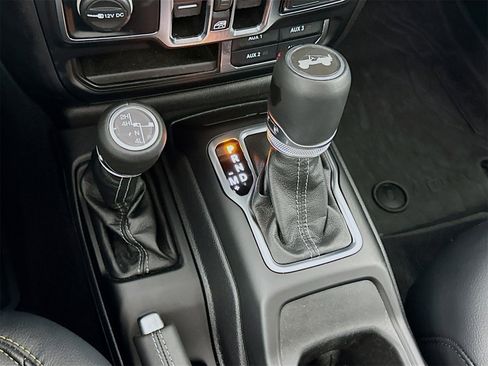 Used 2024 Jeep Wrangler Sahara w/ Safety Group image 17