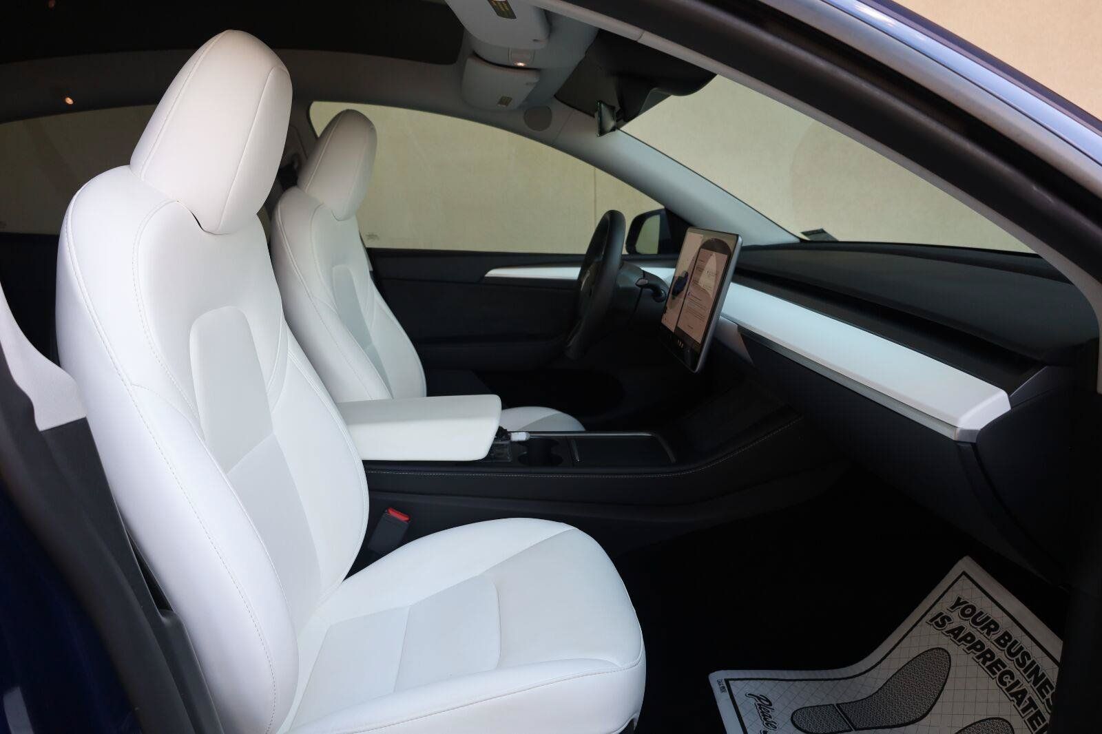 Used 2024 Tesla Model Y Long Range AWD/4WD image 25