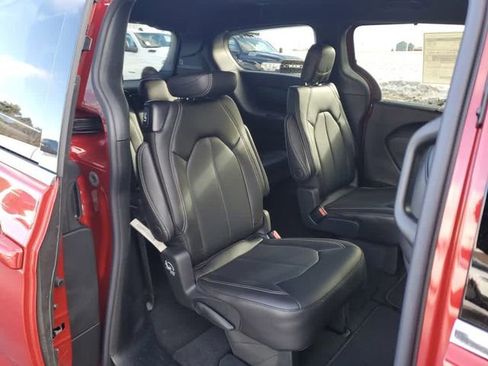 New 2026 Chrysler Pacifica Select FWD image 22