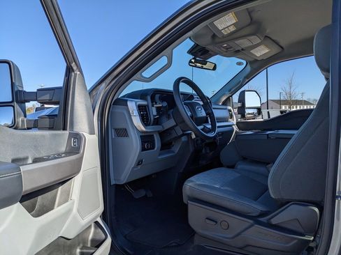 Used 2025 Ford F250 XLT image 31