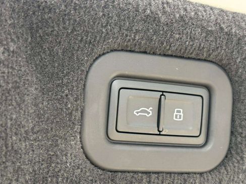 New 2025 Bentley Flying Spur Plug-In Hybrid image 53