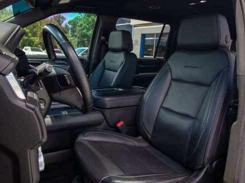 Used 2023 GMC Yukon XL Denali AWD/4WD image 8