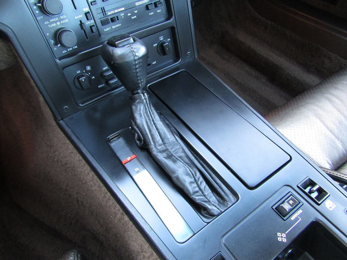 Used 1985 Chevrolet Corvette Coupe RWD image 16