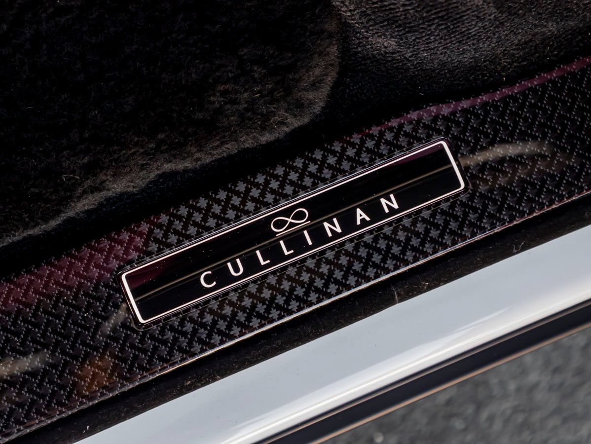 Used 2024 Rolls-Royce Cullinan Black Badge w/ Dark Exterior Package AWD/4WD image 9