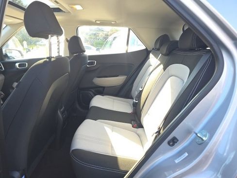 Used 2025 Hyundai Venue SEL image 27
