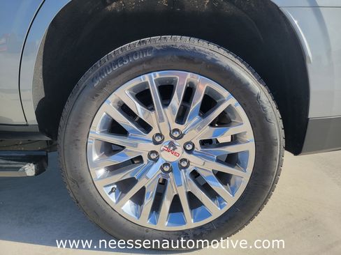 Used 2025 GMC Yukon Denali w/ Sun & Power Step Package image 34