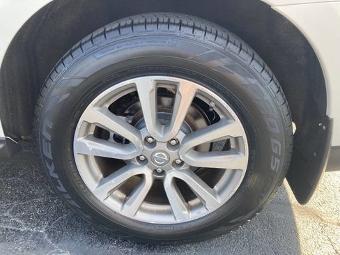 Used 2014 Nissan Pathfinder S image 28