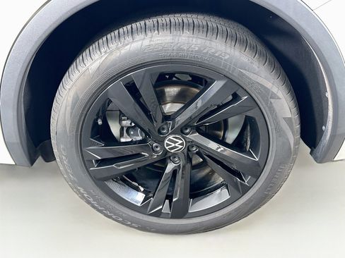 Used 2023 Volkswagen Tiguan SE R-Line FWD image 11