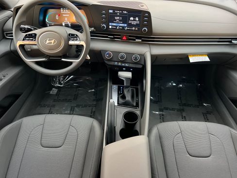 New 2026 Hyundai Elantra SE image 4