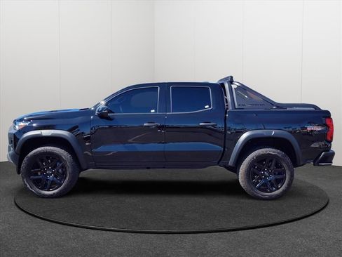 Used 2025 Chevrolet Colorado Trail Boss w/ Midnight Edition AWD/4WD image 2