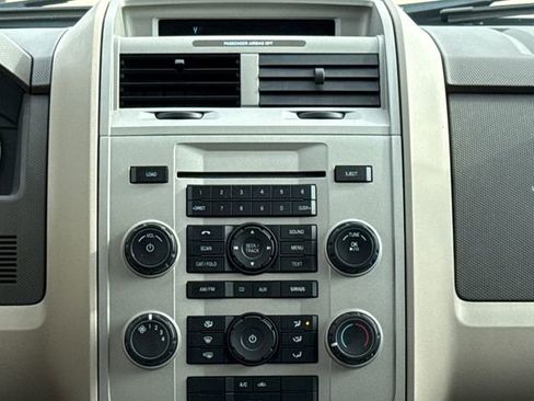 Used 2009 Ford Escape XLT image 13