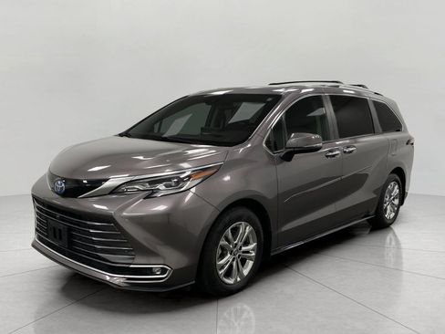 Used 2022 Toyota Sienna Platinum AWD/4WD image 11
