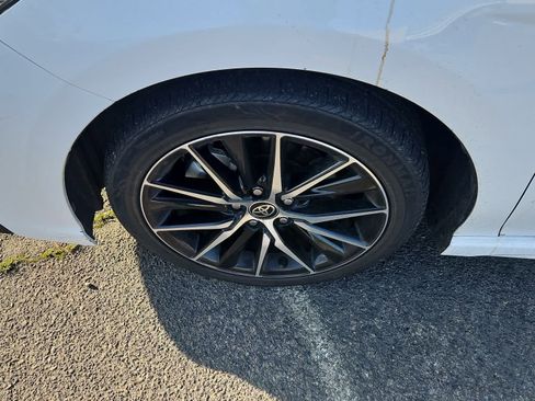 Used 2021 Toyota Camry SE image 2