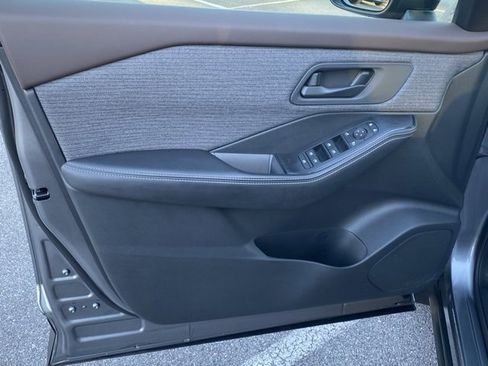 Certified 2021 Nissan Rogue S image 12