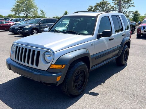 Used 2005 Jeep Liberty Renegade image 2