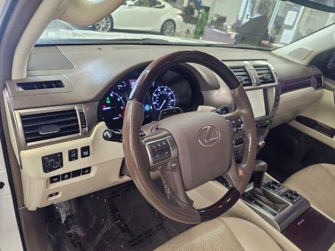 Used 2019 Lexus GX 460 Luxury AWD/4WD image 7