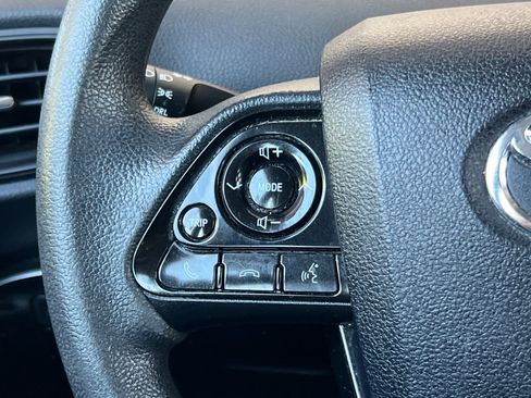 Used 2021 Toyota Prius LE FWD image 25