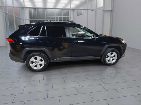 Used 2019 Toyota RAV4 XLE AWD/4WD image 9